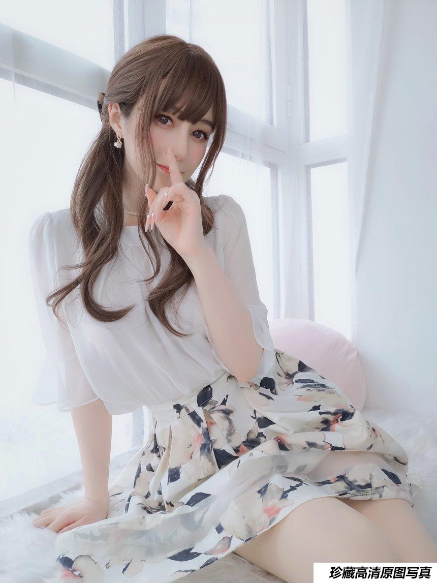 Coser小姐姐白银81  自撮り3(邻家御姐) [125P+1V/337MB]