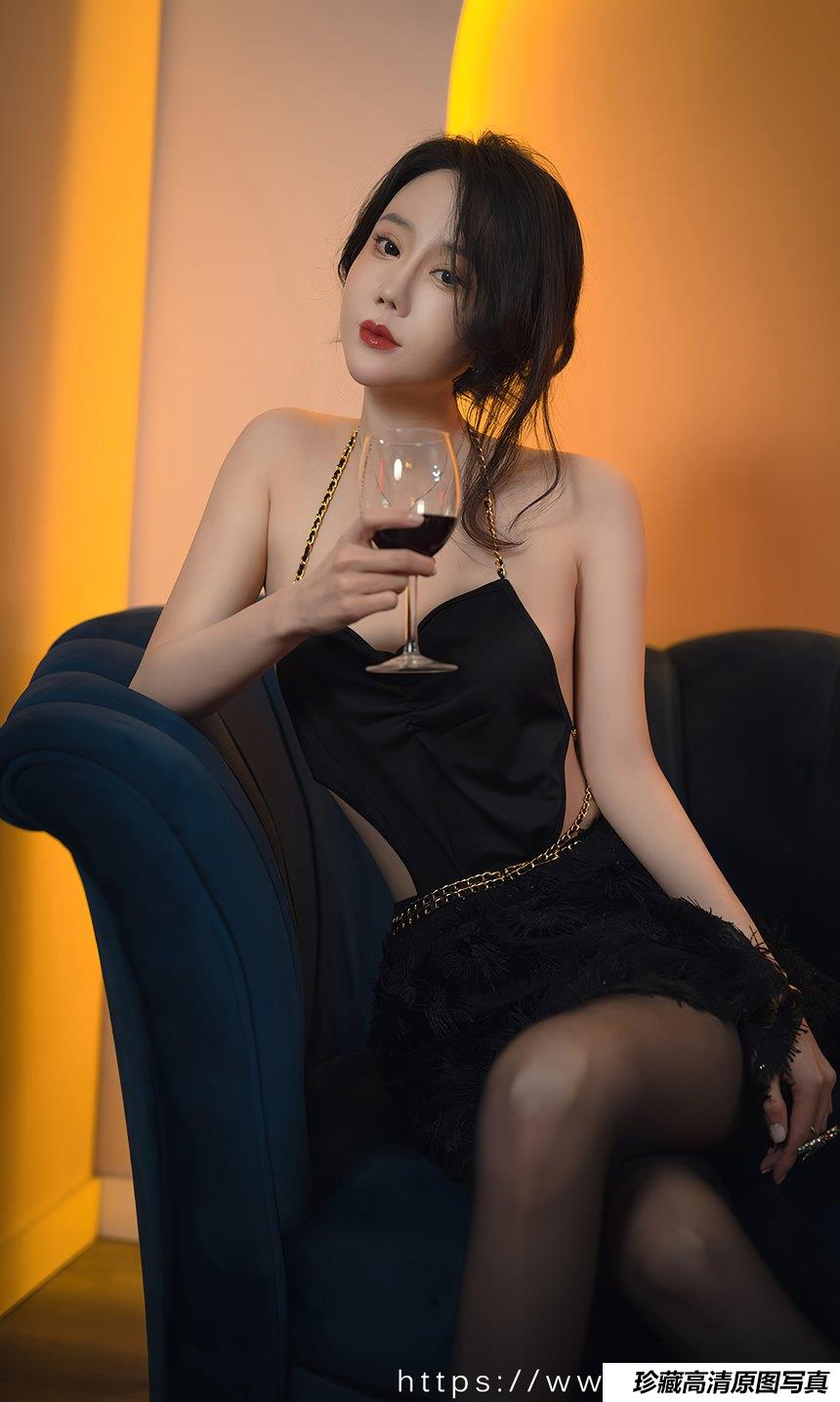 [Ugirls尤果网]爱尤物 2022.06.26 No.2355 欣凌 爱情旅途 [35P]