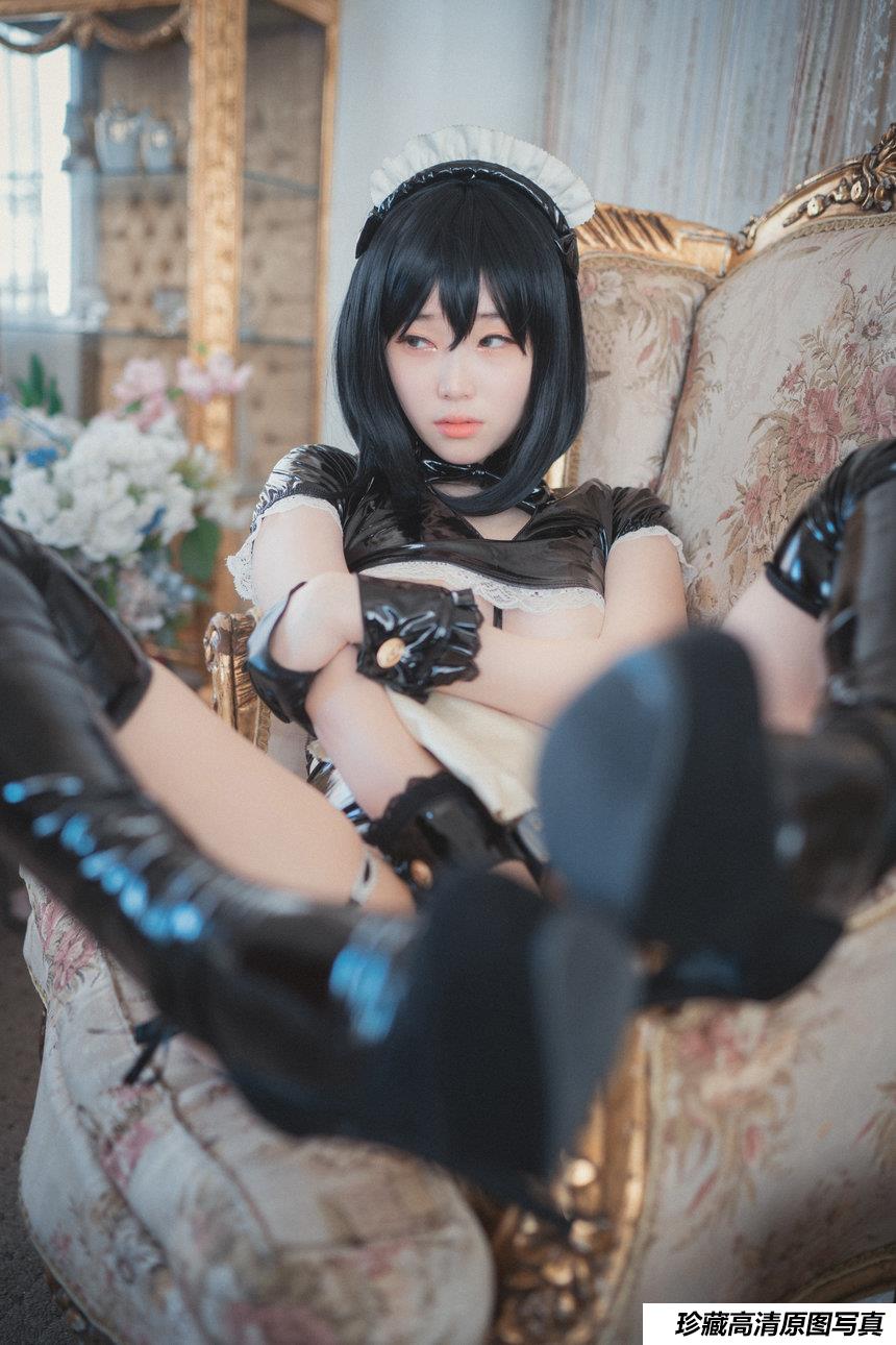 DJAWA Photo - Bambi - Femme de Chambre en Latex  [67P/675MB]