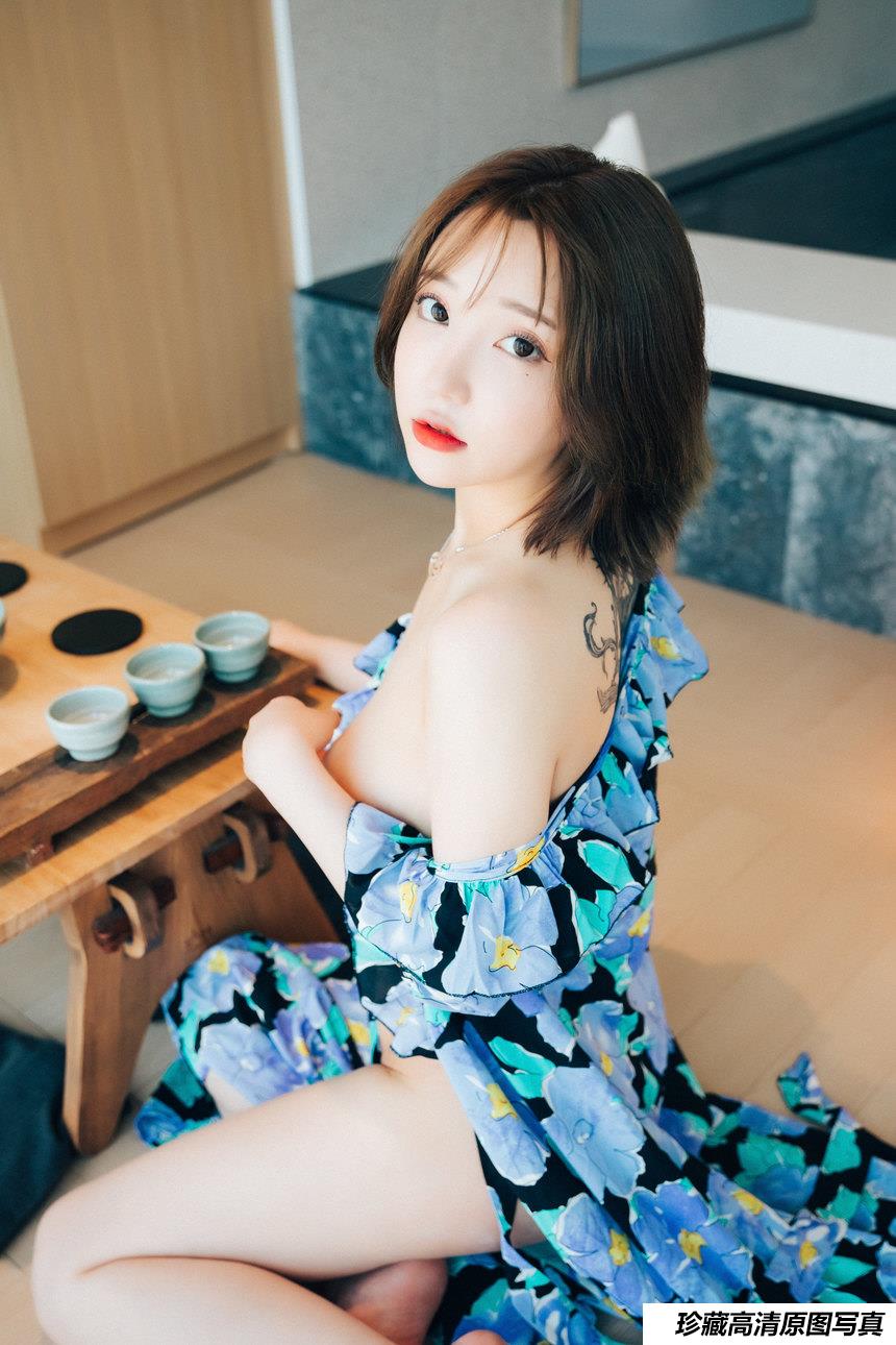 LOOZY Ye Eun – Lover In Hotel + S.Ver [112P-1.59G]