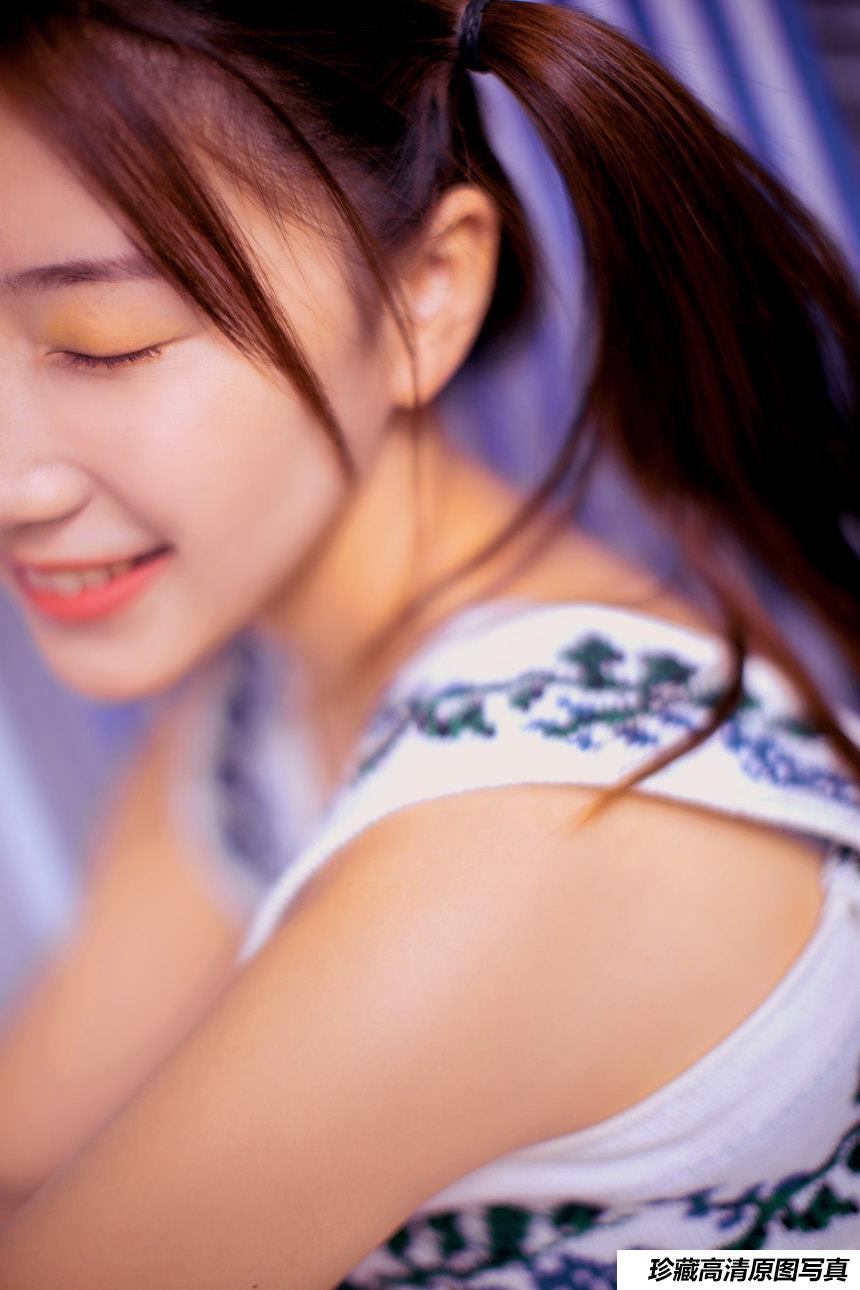 [YITUYU艺图语]2021.12.21 夏日集 楼楼[26+1P／516MB]