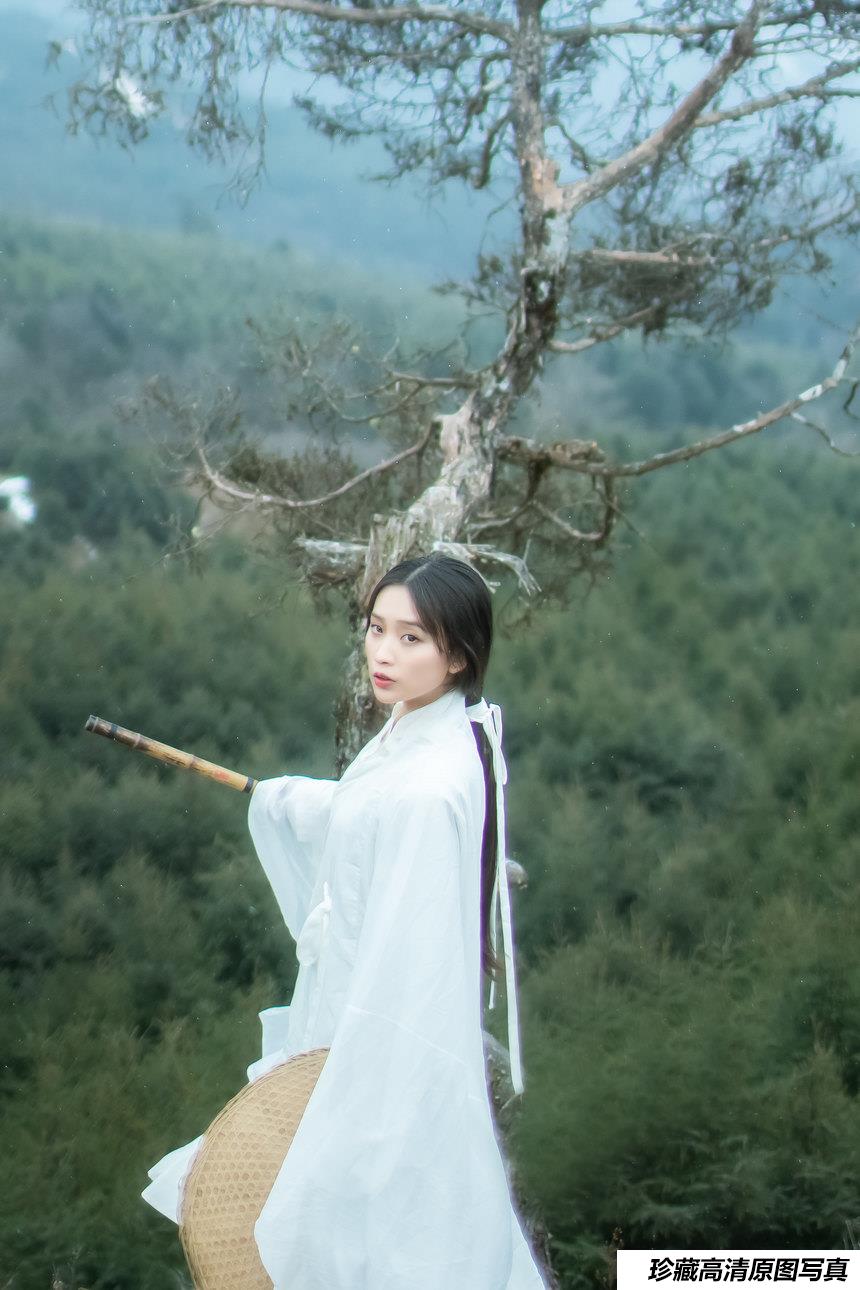 [YITUYU艺图语]2021.12.20 千山云 酒里[22+1P／378MB]