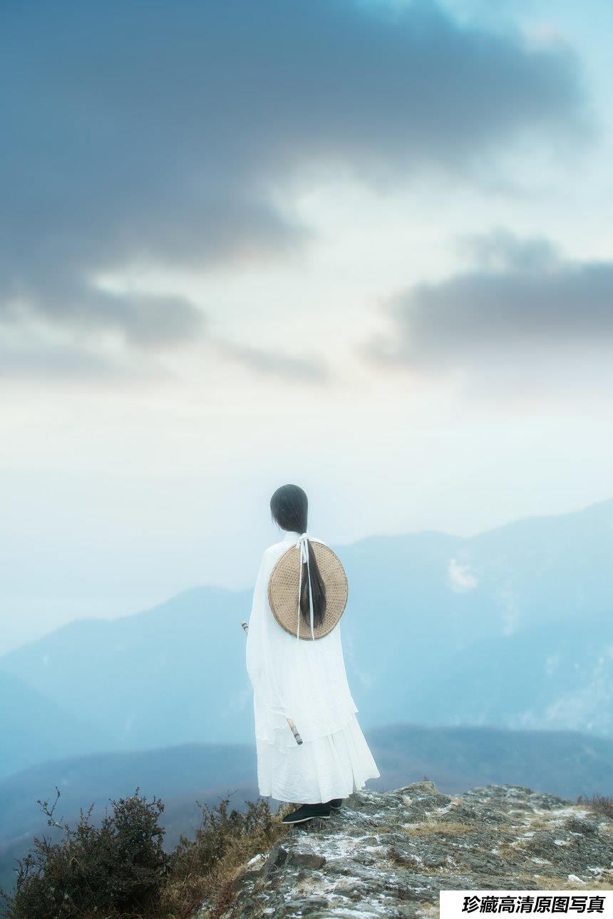 [YITUYU艺图语]2021.12.20 千山云 酒里[22+1P／378MB]