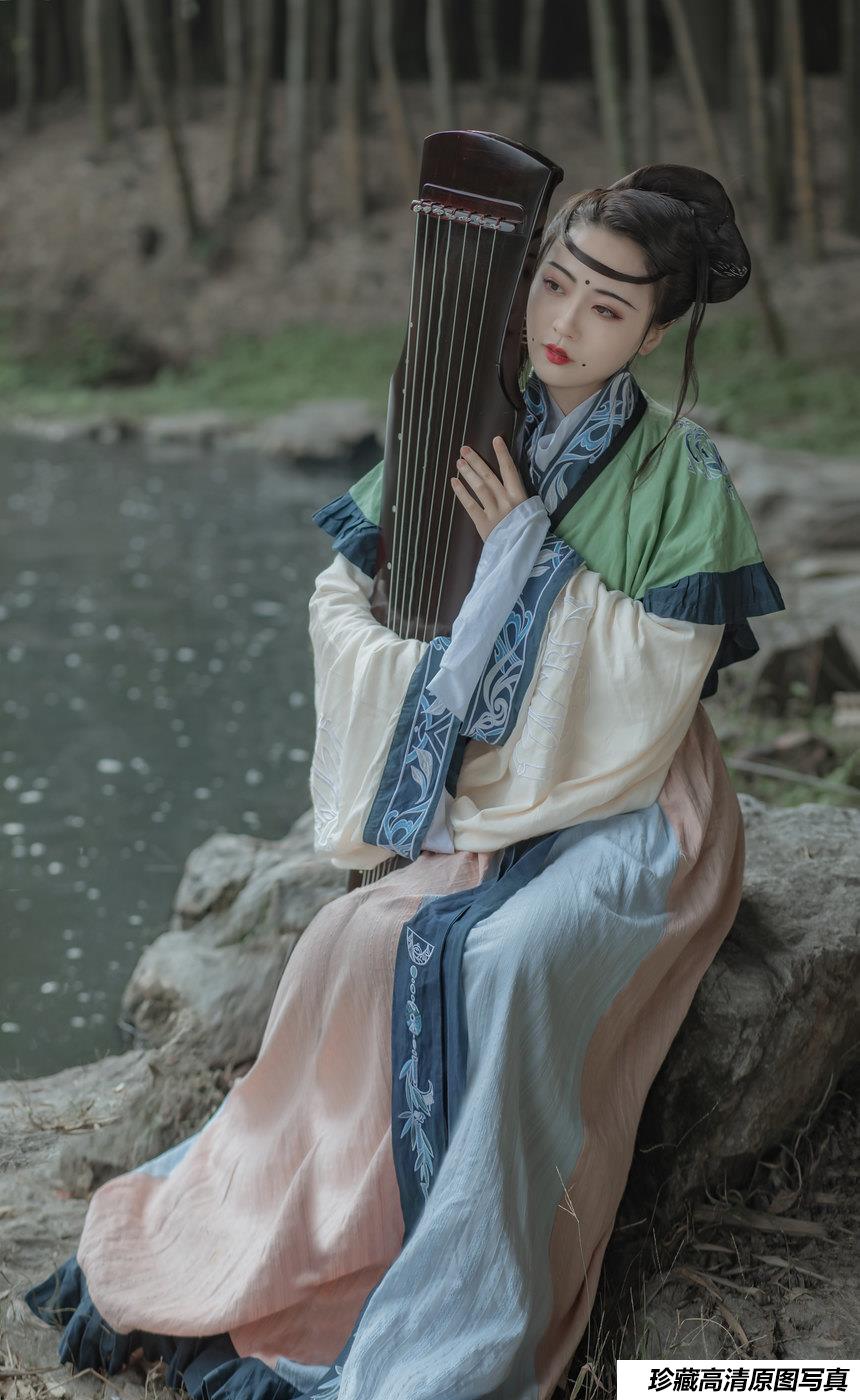 [YITUYU艺图语]2021.12.17 青鸟 徐悦尔[21+1P／354MB]