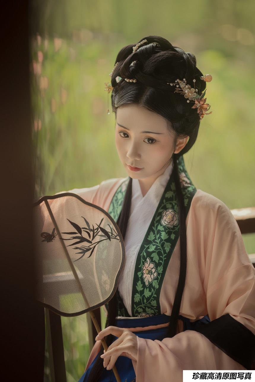 [YITUYU艺图语]2021.12.23 荷叶罗裙 绿绿子[20+1P／106MB]