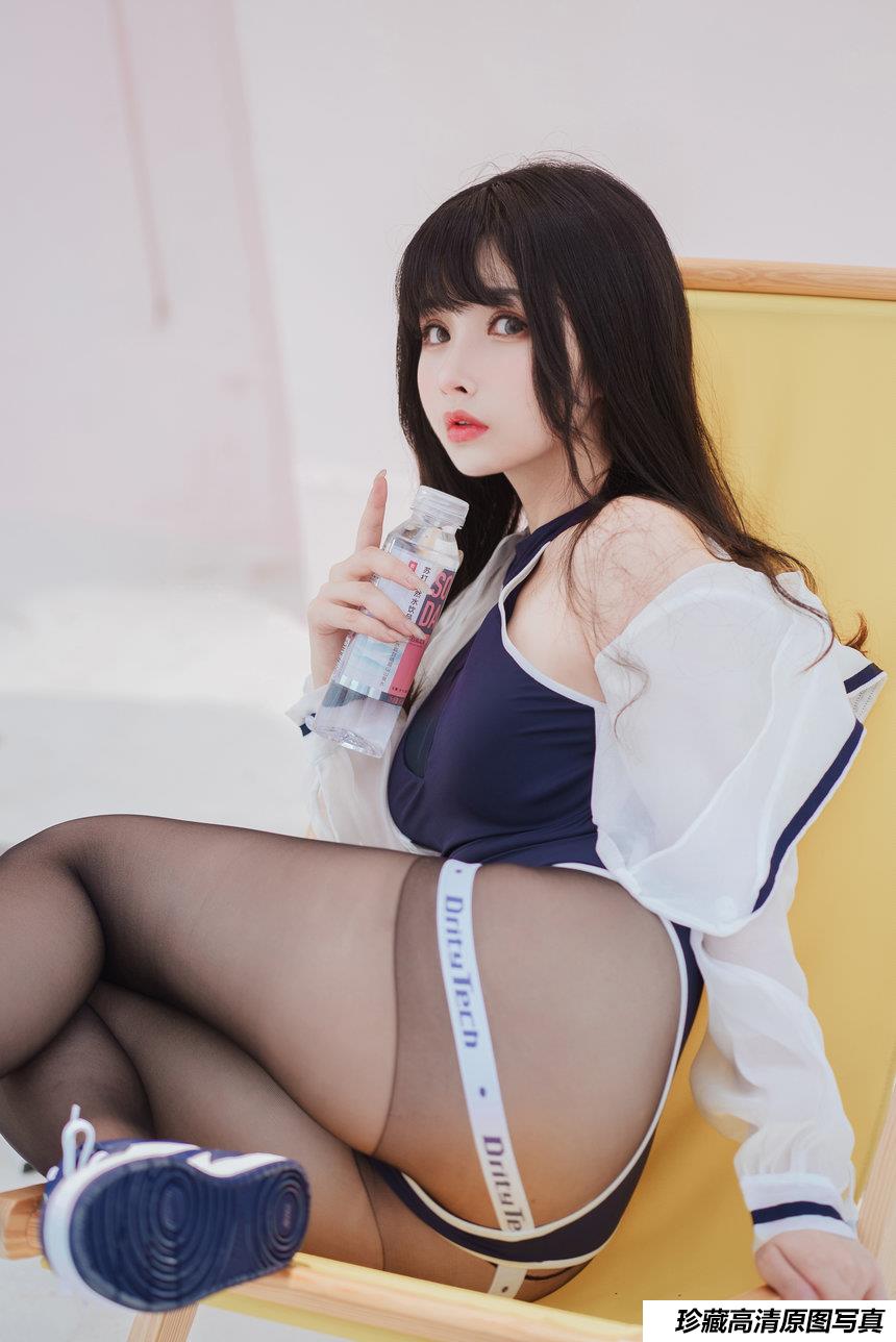 rioko凉凉子 NO.072 - 天台竞泳[50P+1V／247MB]