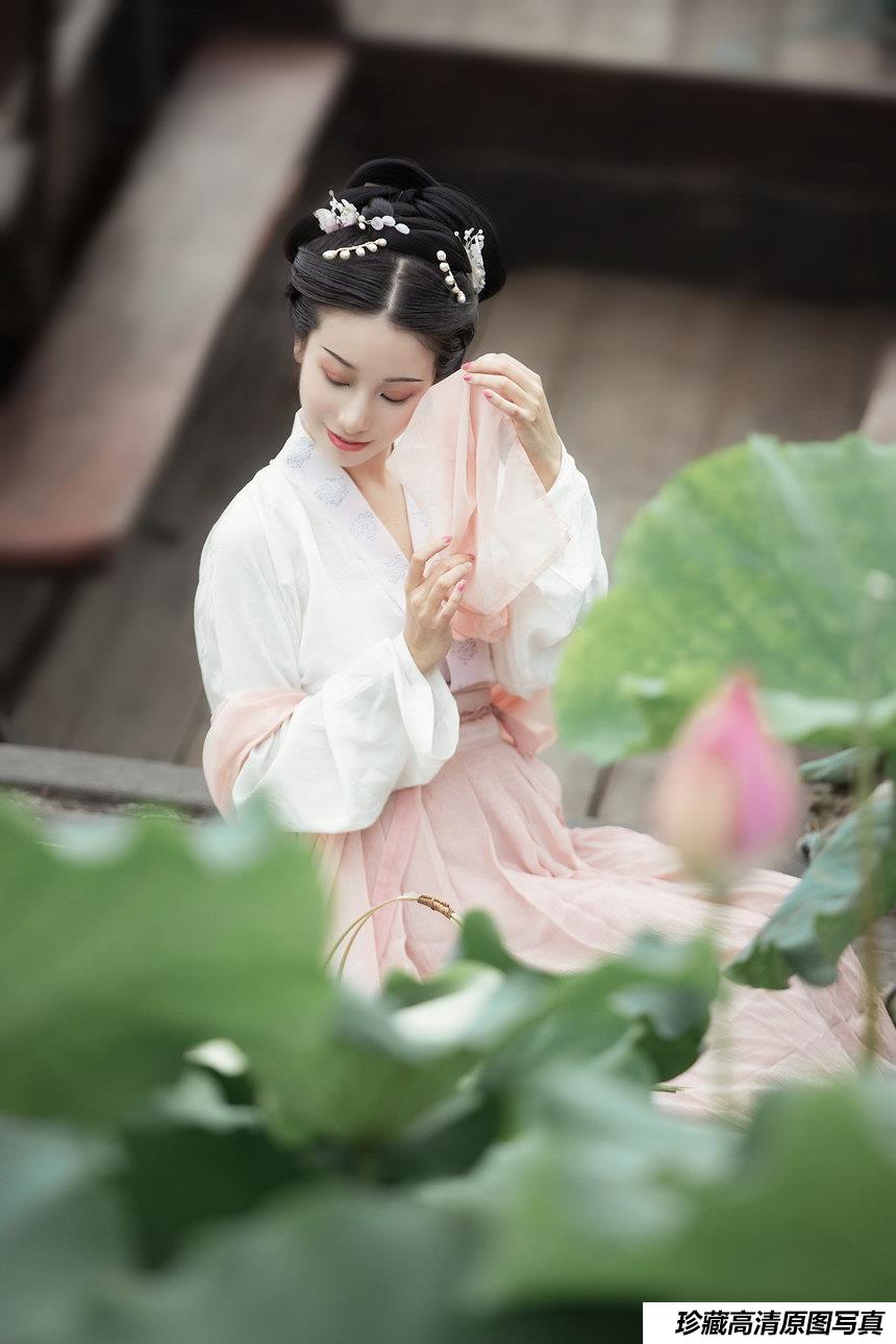 [YITUYU艺图语]2021.12.31 采荷 小清菡[19+1P／457MB]