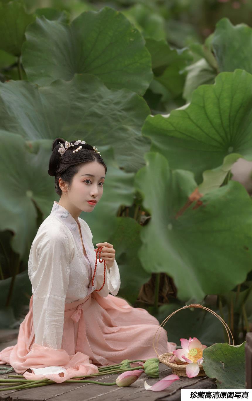 [YITUYU艺图语]2021.12.31 采荷 小清菡[19+1P／457MB]