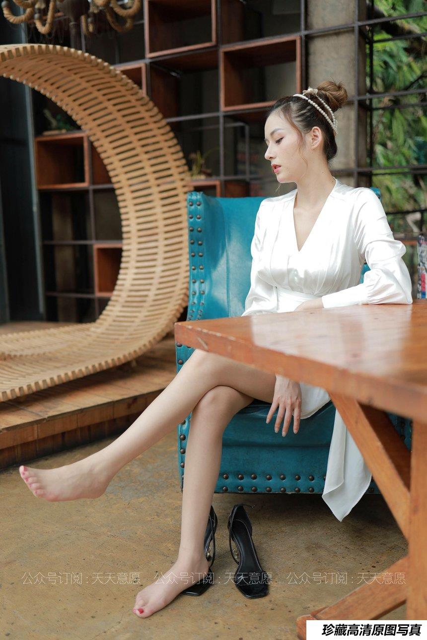 [IESS异思趣向] 2021.05.10 丝享家800：九妹《法式连衣裙》[90P／122MB]