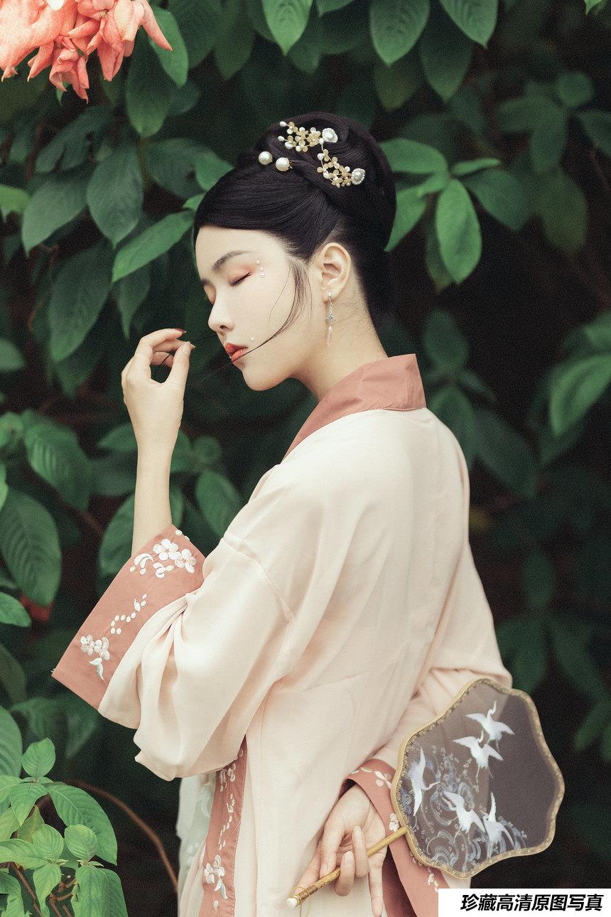 [YITUYU艺图语]2022.01.04 花期不待 三重子[26+1P／579MB]