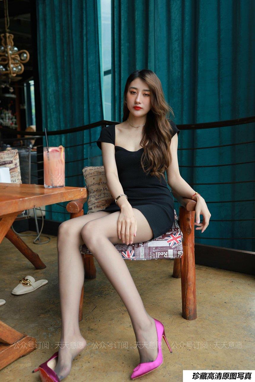 [IESS异思趣向] 2021.05.26 丝享家815：夏夏《灰丝长腿一米二》[83P／132MB]