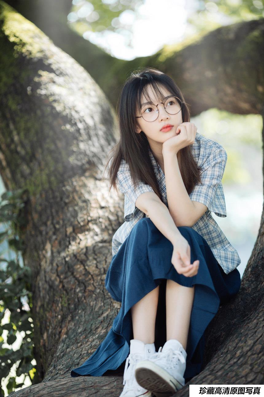 [YITUYU艺图语]2022.01.03 树下的蓝色往事 一鸭咿呀哟[23+1P／353MB]