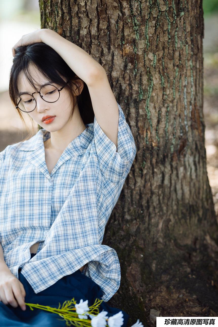 [YITUYU艺图语]2022.01.03 树下的蓝色往事 一鸭咿呀哟[23+1P／353MB]