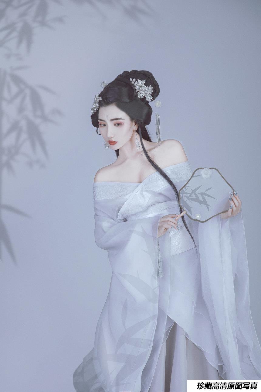 [YITUYU艺图语]2022.01.06 清月盈 唯宝[21+1P／304MB]