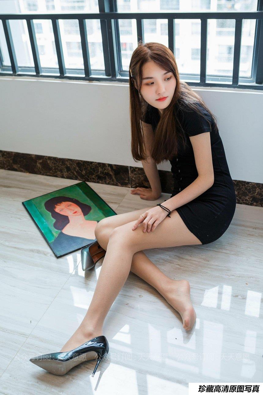 [IESS异思趣向] 2021.05.03 丝享家795：婉苹《甜美女画家》[87P／121MB]