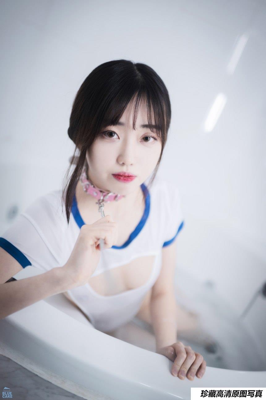 BLUECAKE  Jiwon – White One + RED.Ver [71P-1.28G]