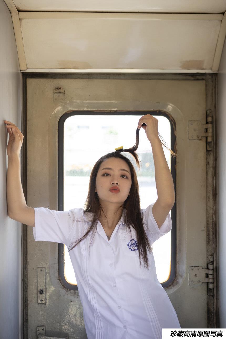 [YITUYU艺图语]2022.01.13 那个看到你就傻笑的人 腾莹[24+1P／301MB]