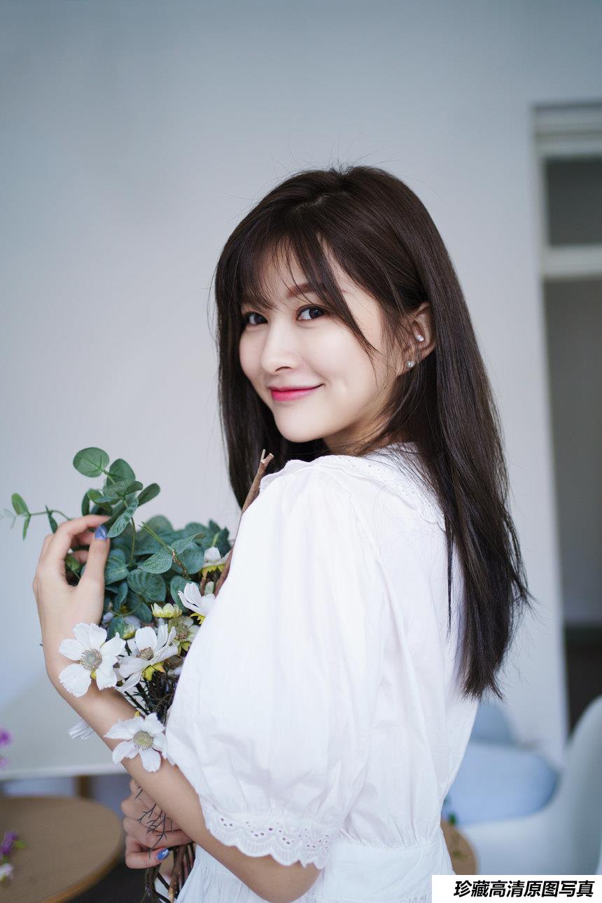 [YITUYU艺图语]2022.01.12 白色咖啡屋 吕陈[27+1P／229MB]