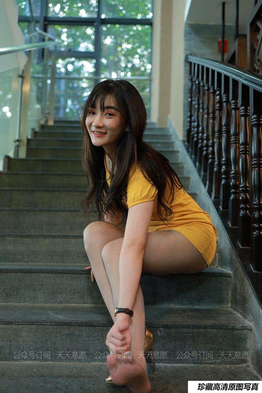 [IESS异思趣向] 2021.05.18 丝享家806：秋秋《蛋黄的长裙》[78P／124MB]