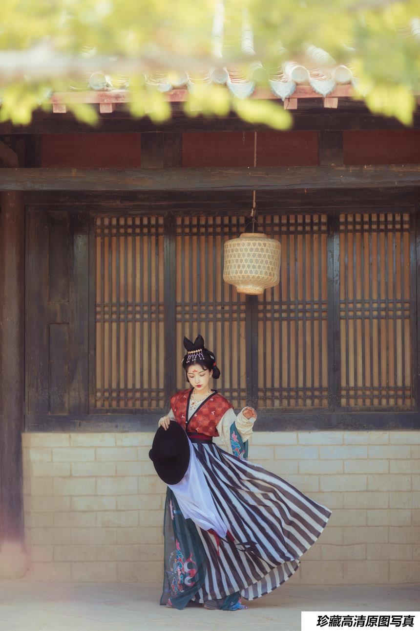 [YITUYU艺图语]2022.01.15 酒窖 一千只大日日[17+1P／264MB]