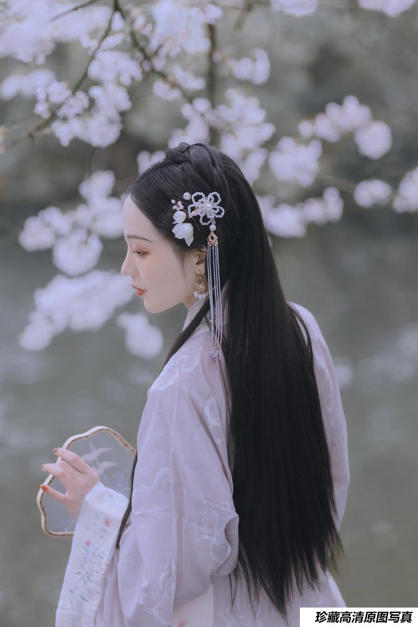 [YITUYU艺图语]2022.01.14 樱花落 Joyceee[25+1P／176MB]