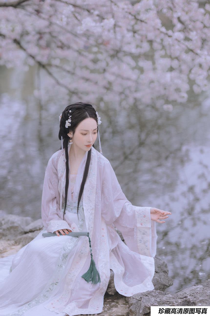 [YITUYU艺图语]2022.01.14 樱花落 Joyceee[25+1P／176MB]