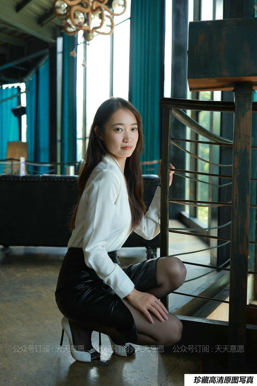 [IESS异思趣向] 2021.06.30 丝享家847：小高《OL黑玫瑰》[83P／155MB]