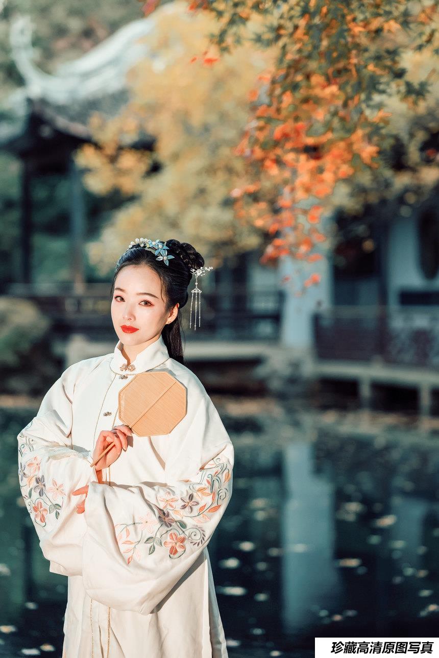 [YITUYU艺图语]2022.01.22 枫林晚 鹿呦[24+1P／465MB]