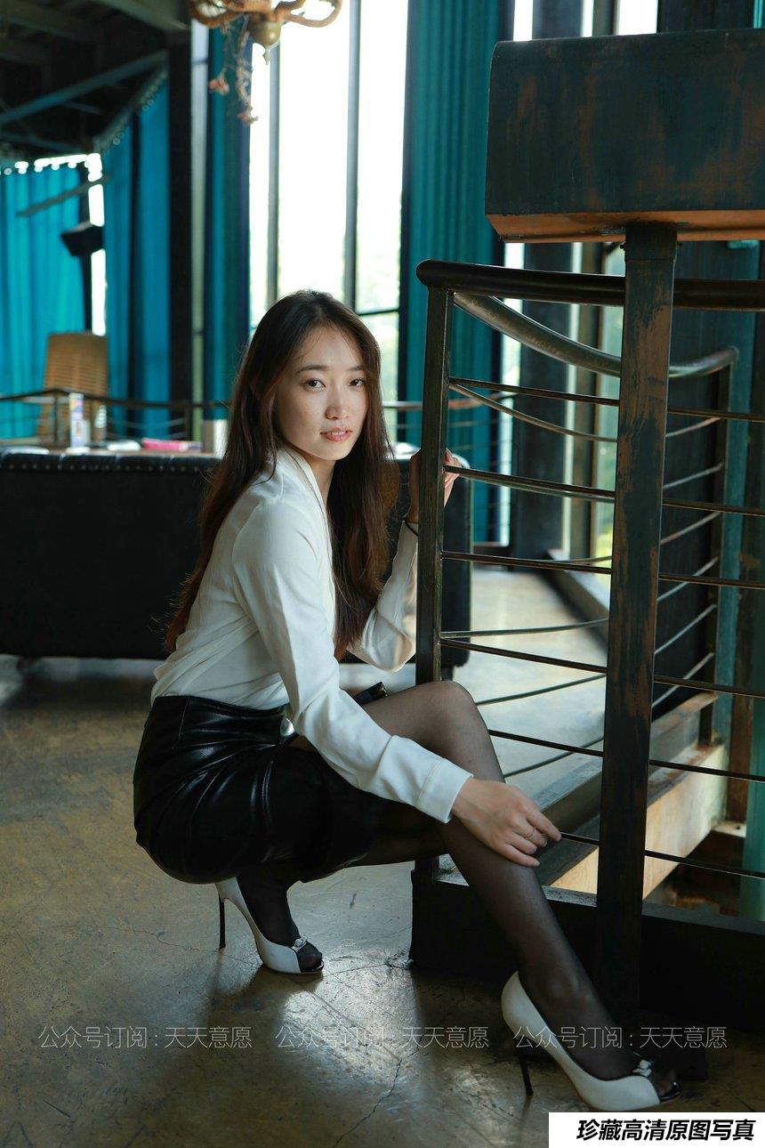 [IESS异思趣向] 2021.06.30 丝享家847：小高《OL黑玫瑰》[83P／155MB]