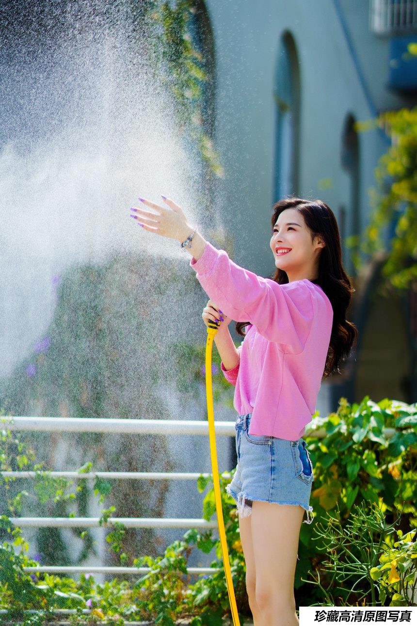 [YITUYU艺图语]2022.02.14 一只洒水枪的快乐 小容[26+1P／671MB]