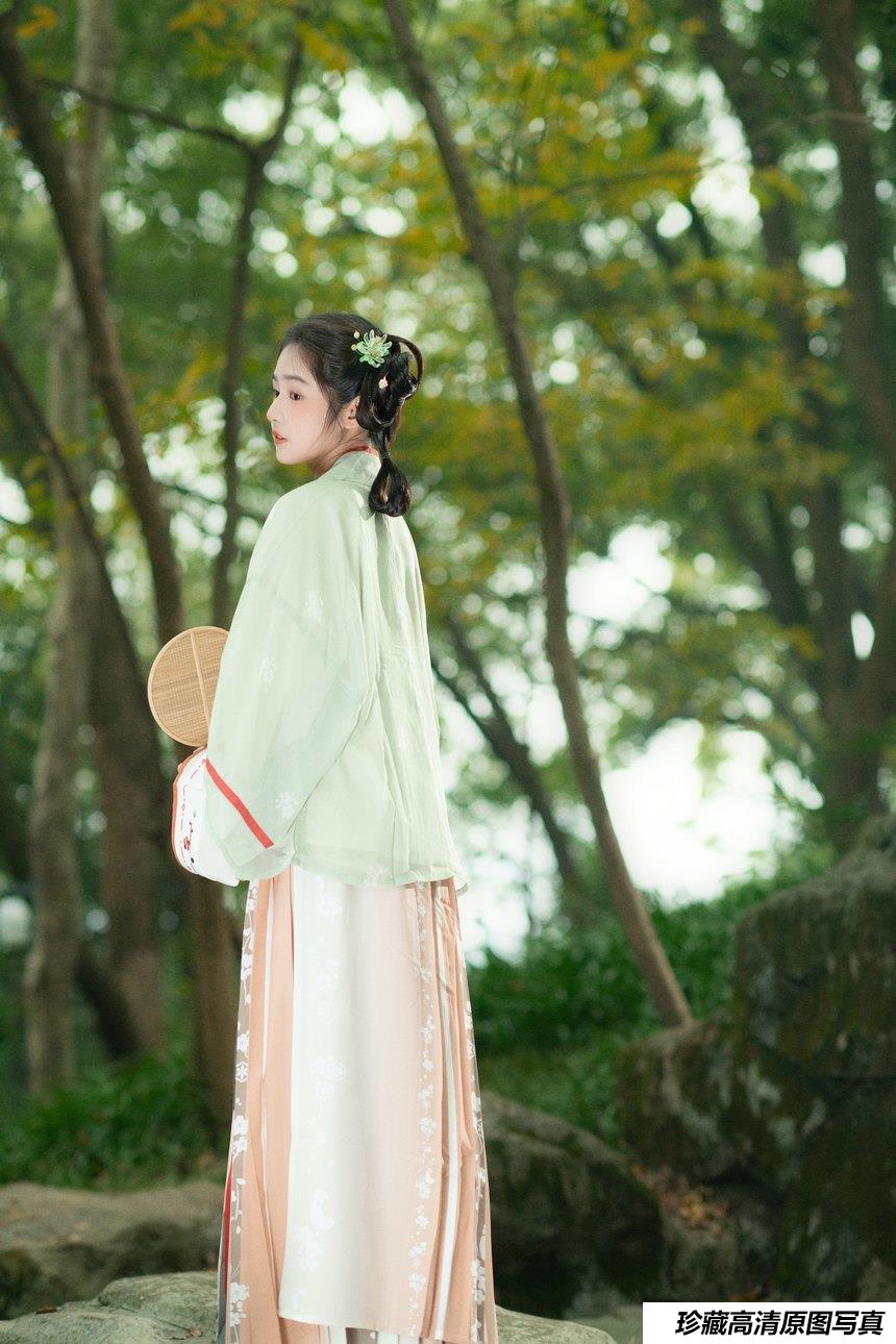 [YITUYU艺图语]2022.02.15 初夏 珂珂[21+1P／179MB]