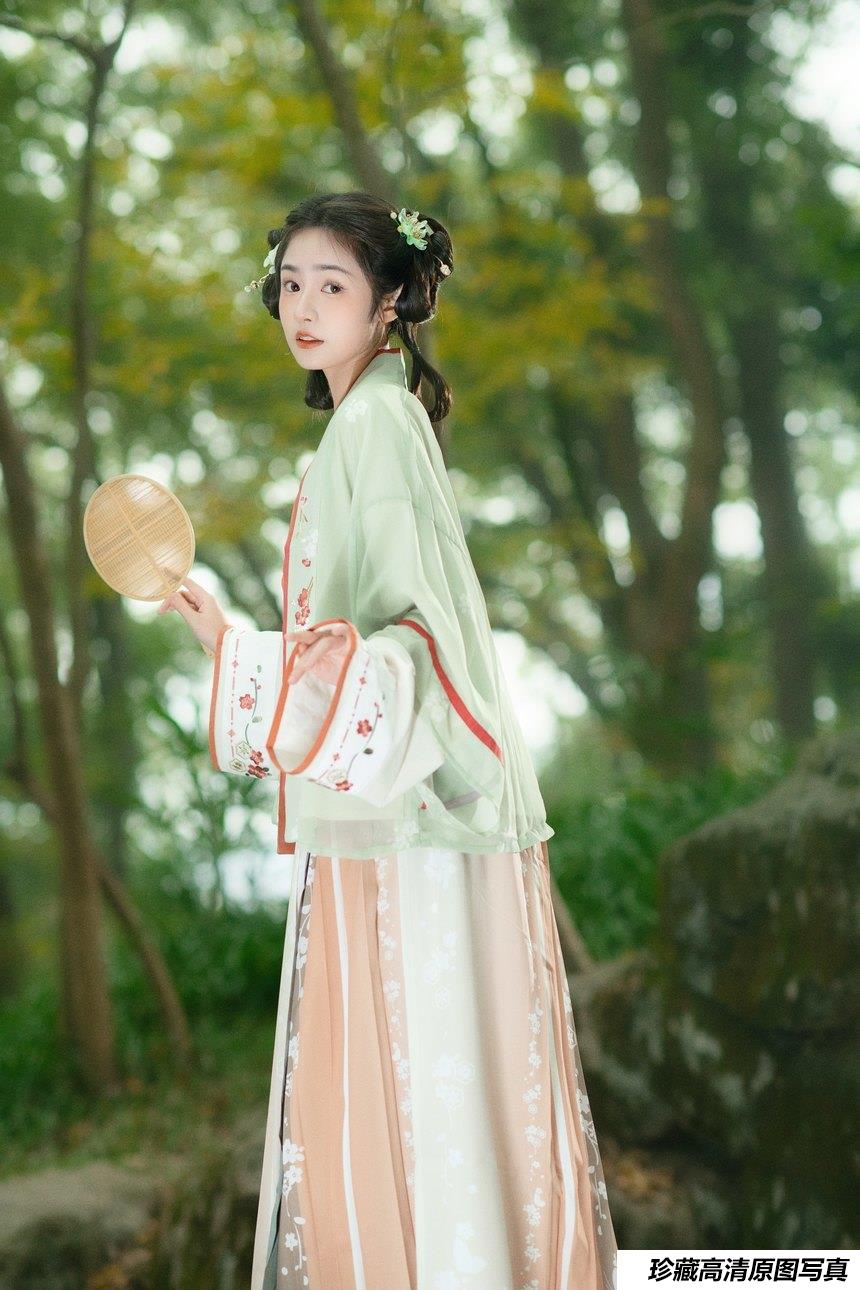 [YITUYU艺图语]2022.02.15 初夏 珂珂[21+1P／179MB]