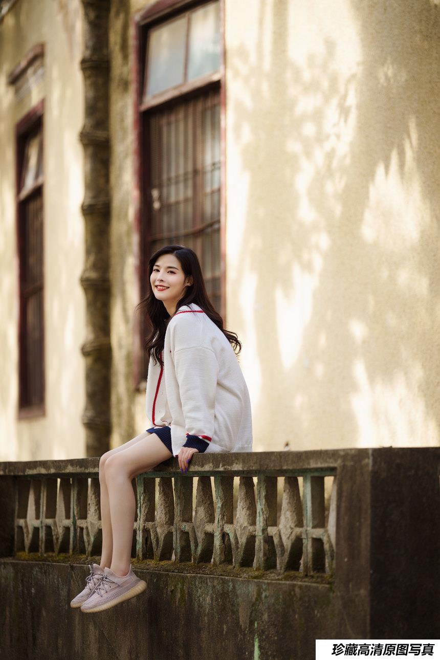 [YITUYU艺图语]2022.02.12 音乐学院斑驳的光影 小容[40+1P／816MB]