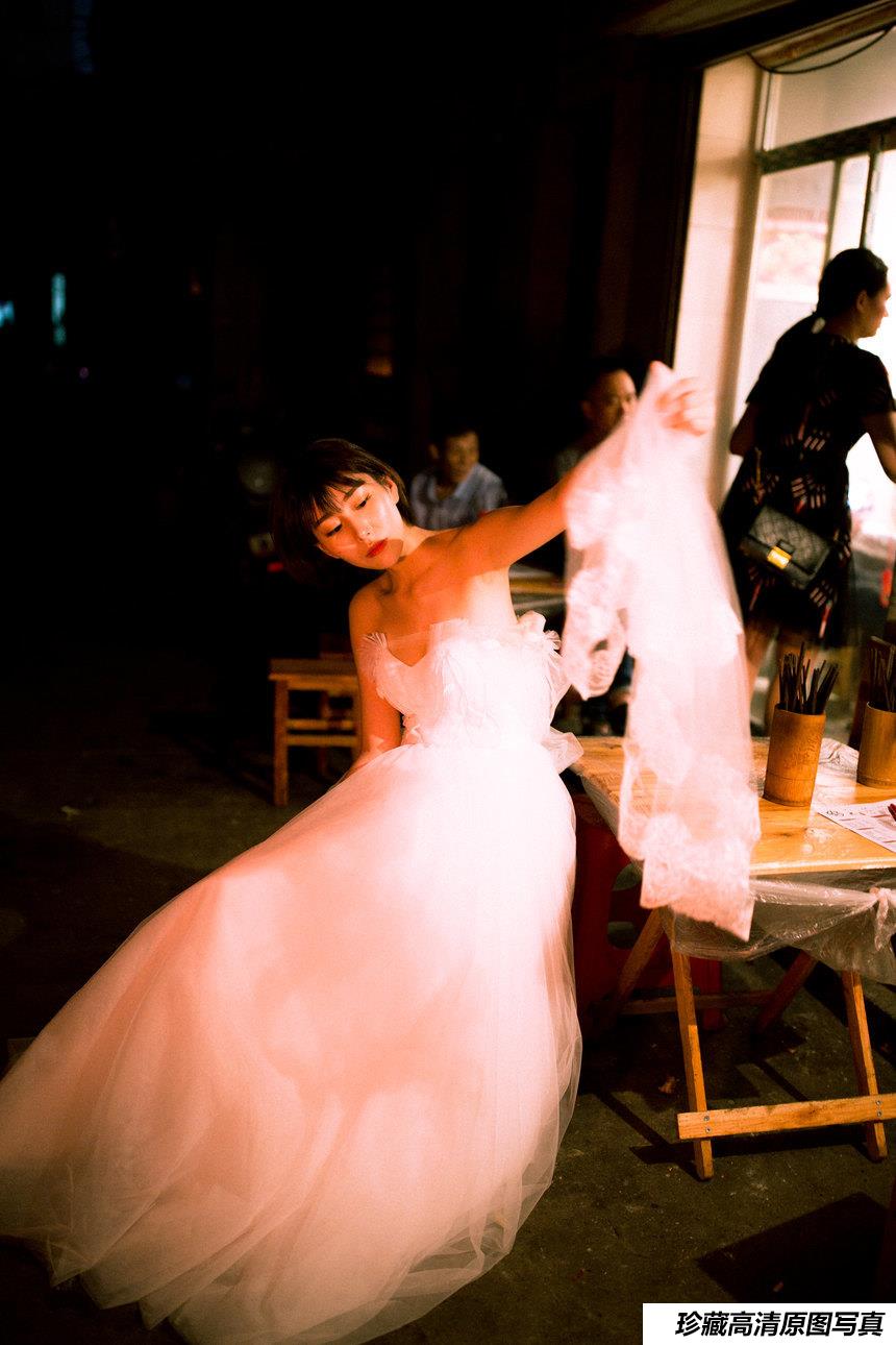 [YITUYU艺图语]2022.02.21 漫长的夜 君洳[33+1P／333MB]