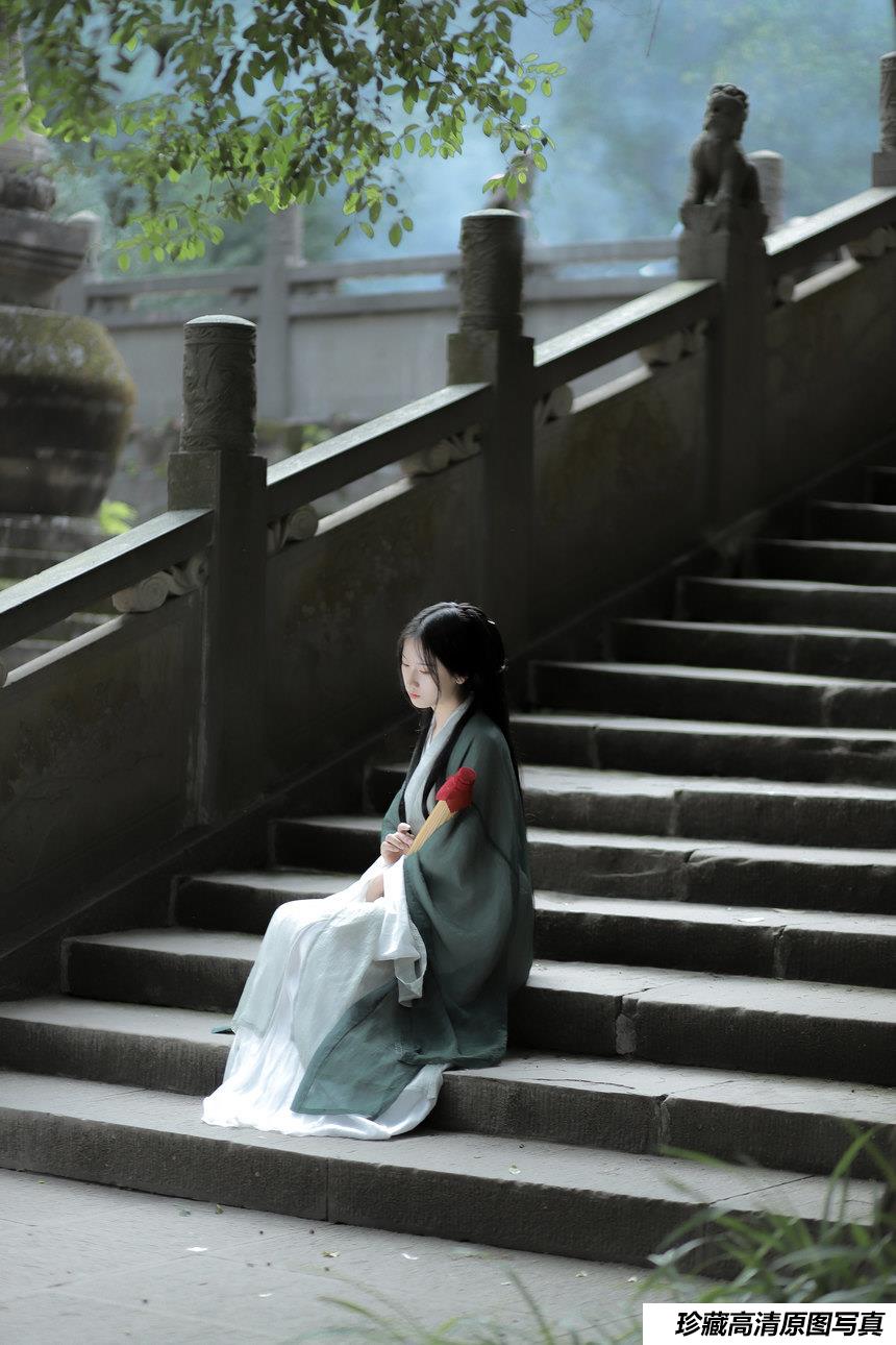 [YITUYU艺图语]2022.02.18 人间忽晚，山河已秋 半夏夏夏[21+1P／208MB]