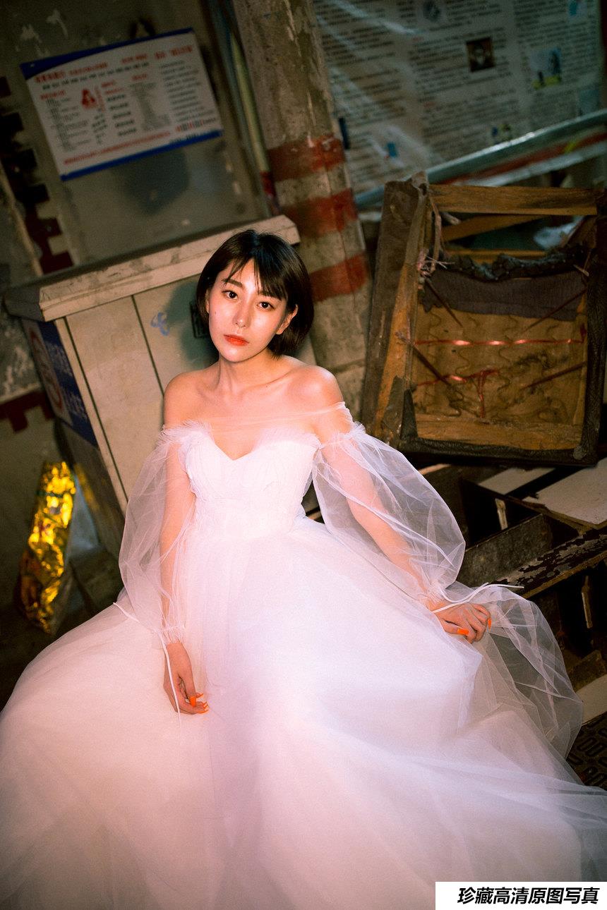 [YITUYU艺图语]2022.02.21 漫长的夜 君洳[33+1P／333MB]