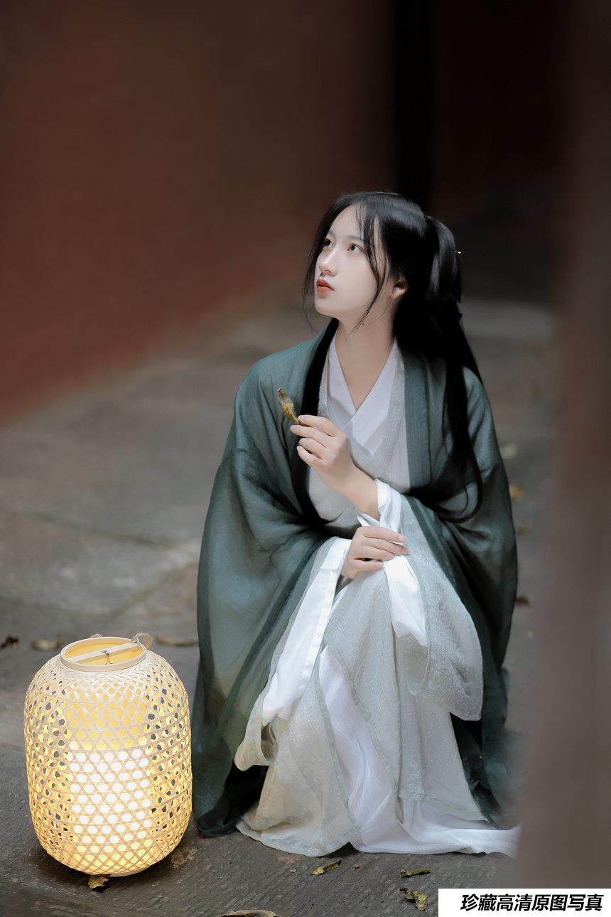 [YITUYU艺图语]2022.02.18 人间忽晚，山河已秋 半夏夏夏[21+1P／208MB]