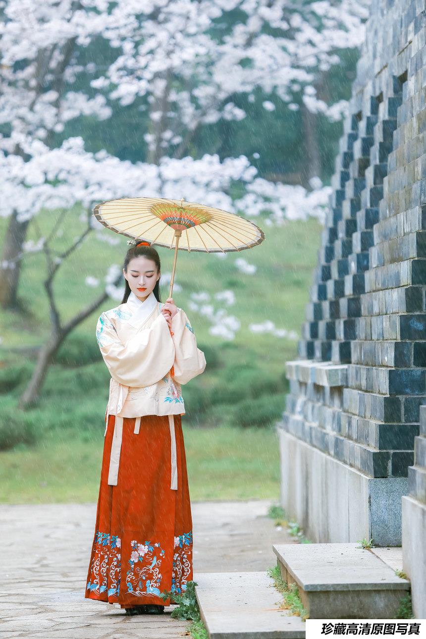 [YITUYU艺图语]2022.02.24 等一场春暖 待一树花开 阿紫[19+1P／235MB]