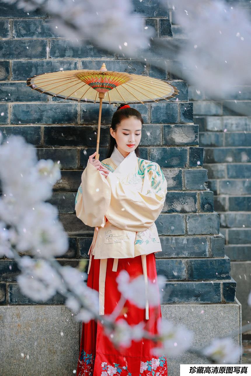 [YITUYU艺图语]2022.02.24 等一场春暖 待一树花开 阿紫[19+1P／235MB]