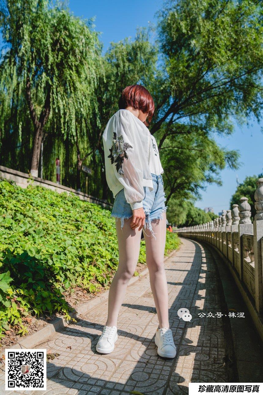 袜涩写真 VOL.060 当穿白丝的妹子遇到大叔 [71P／384MB]