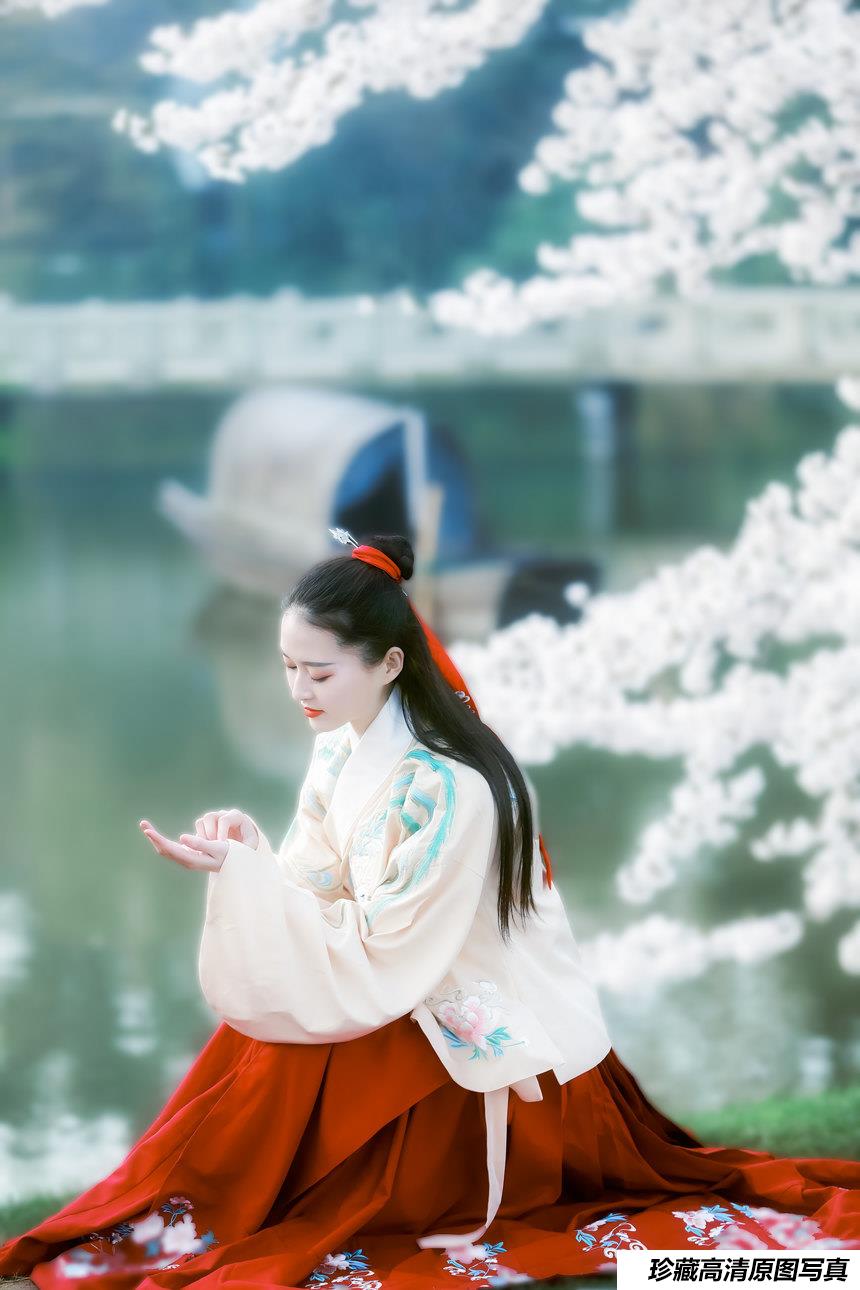 [YITUYU艺图语]2022.02.24 等一场春暖 待一树花开 阿紫[19+1P／235MB]