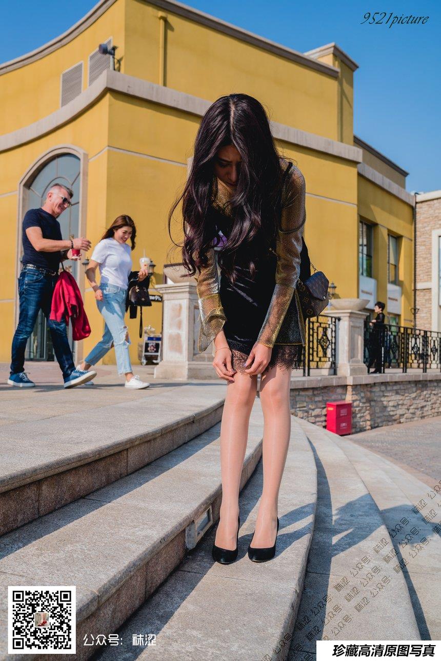 袜涩写真 VOL.047 伟伟黑色吊带连衣裙  [79P／609MB]