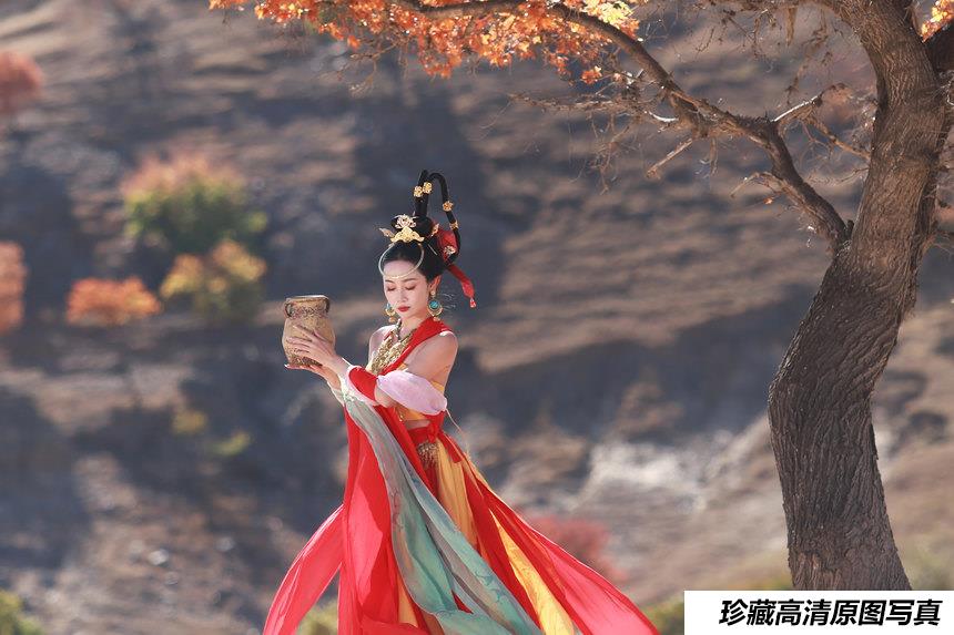 [YITUYU艺图语]2022.02.28 域外飞天 晶晶[19+1P／229MB]