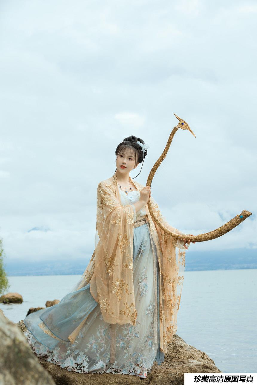 [YITUYU艺图语]2022.02.26 莲蕊香尘 碧山[19+1P／246MB]