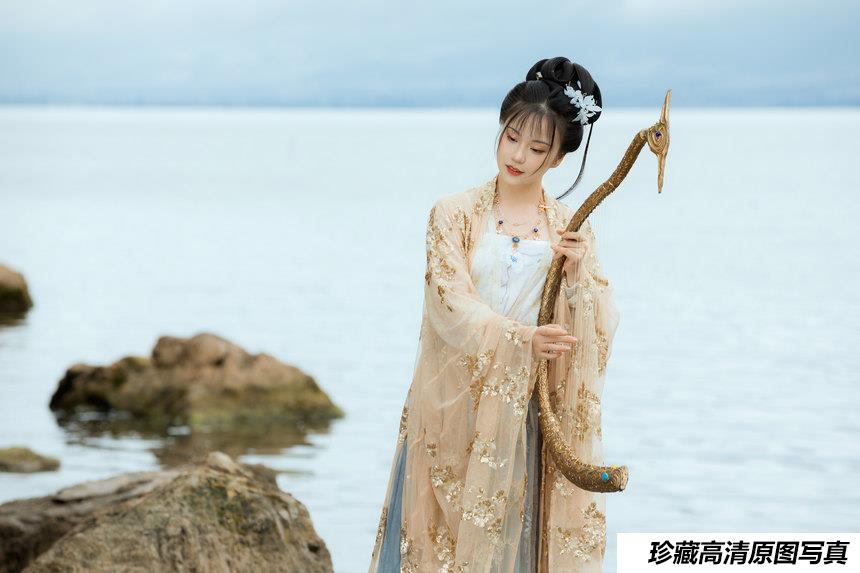 [YITUYU艺图语]2022.02.26 莲蕊香尘 碧山[19+1P／246MB]