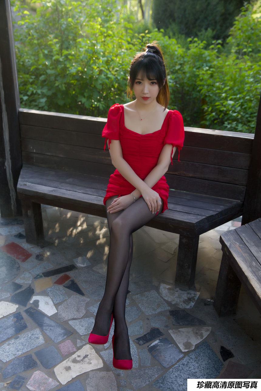小女巫露娜 - NO.23 户外小红裙 [66P-42MB]-绅士图