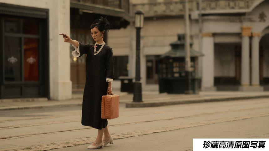 [YITUYU艺图语]2022.03.16 华灯初上 云之是小狐狸吖[24+1P／414MB]