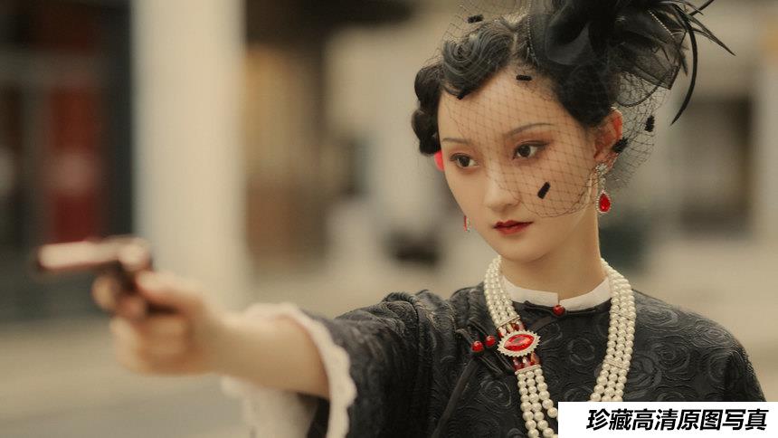 [YITUYU艺图语]2022.03.16 华灯初上 云之是小狐狸吖[24+1P／414MB]