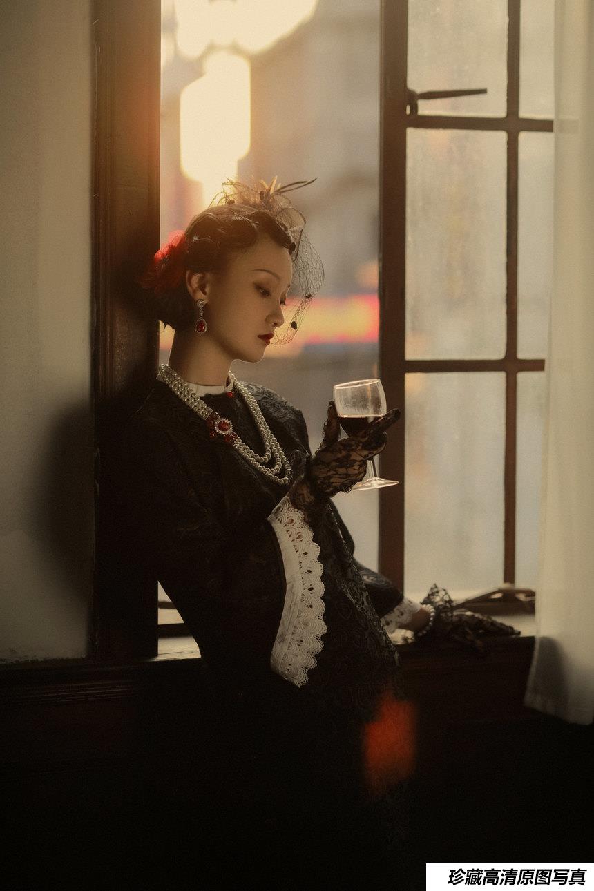 [YITUYU艺图语]2022.03.16 华灯初上 云之是小狐狸吖[24+1P／414MB]