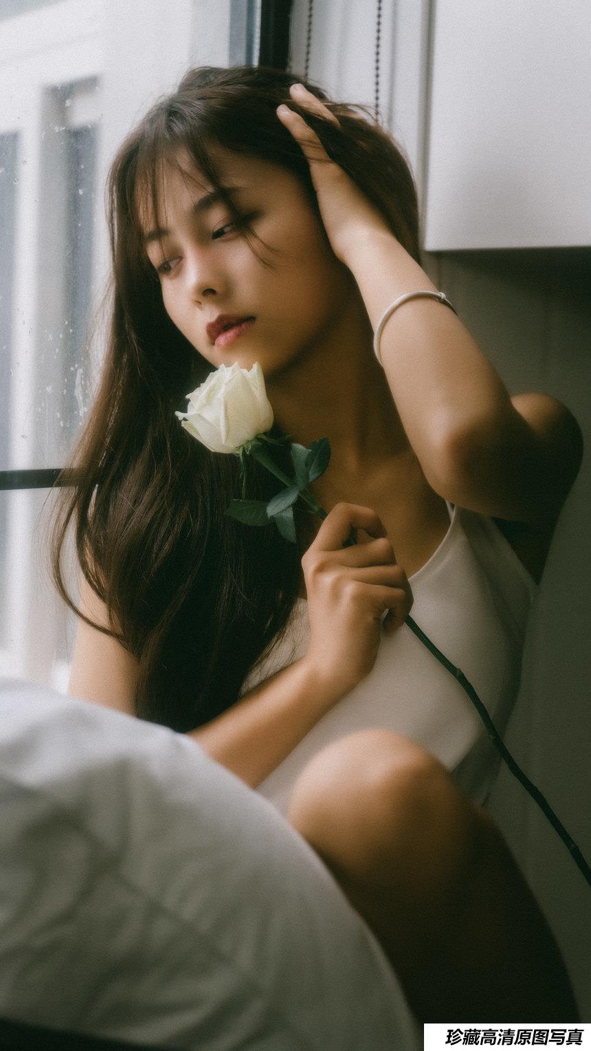 [YITUYU艺图语]2022.03.13 白色睡衣 小浦[33+1P／414MB]